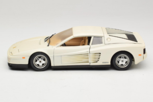 Ferrari Testarossa Weiss Bburago 1:18 3019-W1 Metall – Bild 4 von 8