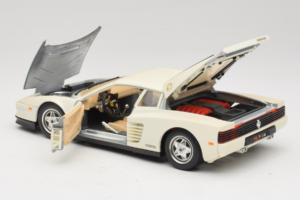 Ferrari Testarossa Weiss Bburago 1:18 3019-W1 Metall – Bild 5 von 8