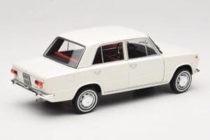 Fiat 124 Weiss IXO 1:18 18CMC205OP Metall – Bild 3 von 8