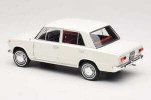 Fiat 124 Weiss IXO 1:18 18CMC205OP Metall – Bild 7 von 8