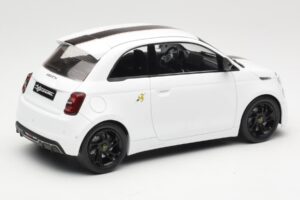 Abarth 500e Weiss IXO 1:18 MCG18497 Metall – Bild 2 von 6