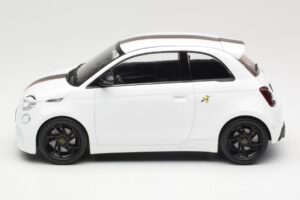 Abarth 500e Weiss IXO 1:18 MCG18497 Metall – Bild 3 von 6