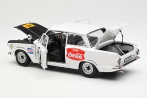 Ford Cortina Mk1 #3 P. Hughes / B. Young African Safari Rally 1964 AUTOart 1:18 86428 Metall – Bild 5 von 8