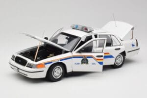 Ford Crown Victoria RCMP Police Car AUTOart 1:18 72706 Metall – Bild 2 von 8