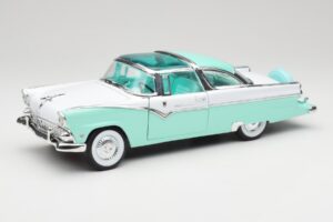 Ford Crown Victoria Seafoam Grün & Weiss Road Legends 1:18 92138 Metall