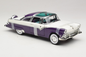 Ford Crown Victoria Weiss Lila Road Signature 1:18 92138-P1 Metall – Bild 4 von 6