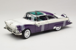 Ford Crown Victoria Weiss Lila Road Signature 1:18 92138-P1 Metall