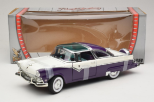 Ford Crown Victoria Weiss Lila Road Signature 1:18 92138-P1 Metall – Bild 6 von 6