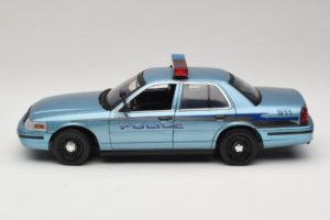 Ford Crown Victoria Police Cruiser Twilight Blue Greenlight 1:18 1643 Metall – Bild 4 von 8