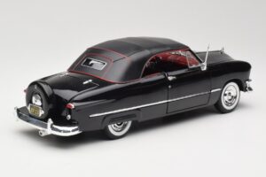 Ford Deluxe Cabriolet Schwarz Maisto 1:18 31681 Metall – Bild 3 von 8
