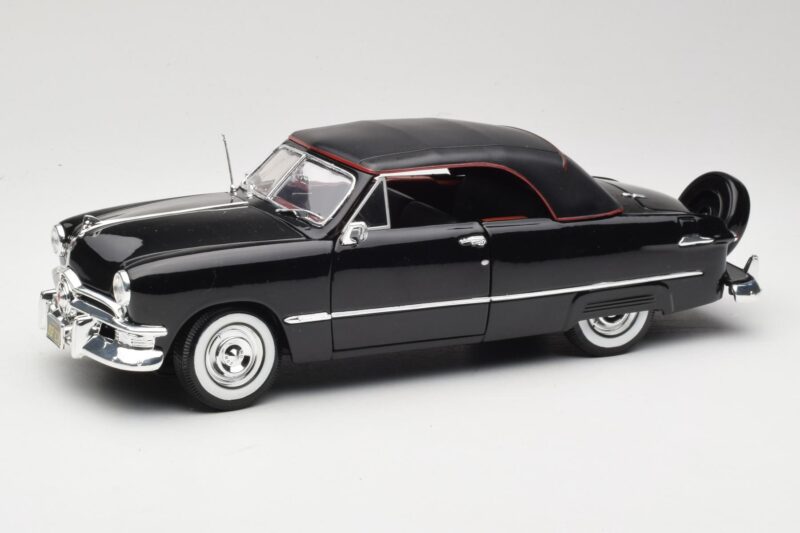 Ford Deluxe Cabriolet Schwarz Maisto 1:18 31681 Metall
