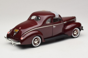 Ford Deluxe Coupe Dunkelrot ERTL 1:18 7936 Metall – Bild 3 von 7