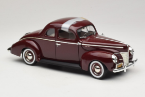 Ford Deluxe Coupe Dunkelrot ERTL 1:18 7936 Metall