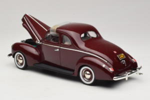 Ford Deluxe Coupe Dunkelrot ERTL 1:18 7936 Metall – Bild 5 von 7