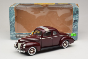 Ford Deluxe Coupe Dunkelrot ERTL 1:18 7936 Metall – Bild 7 von 7