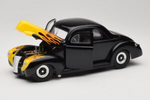 Ford Deluxe Hot Rod Schwarz Universal Hobbies 1:18 6002 Metall – Bild 2 von 8