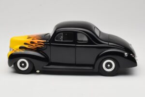 Ford Deluxe Hot Rod Schwarz Universal Hobbies 1:18 6002 Metall – Bild 4 von 8