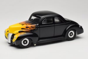 Ford Deluxe Hot Rod Schwarz Universal Hobbies 1:18 6002 Metall