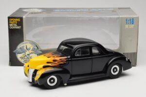 Ford Deluxe Hot Rod Schwarz Universal Hobbies 1:18 6002 Metall – Bild 8 von 8