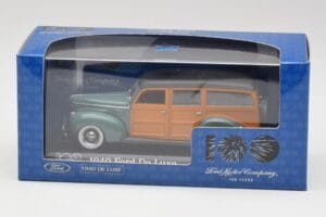 Ford Deluxe Woody Forest Grün Minichamps 1:43 FORD20002 Metall – Bild 4 von 4