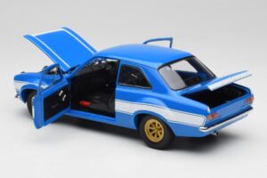 Ford Escort Mk1 RS 1600 Blau Weiss Streifen Minichamps 1:18 100688102 Metall – Bild 5 von 8