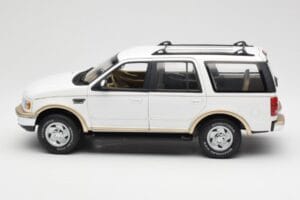 Ford Expedition Eddie Bauer Weiss UT Models 1:18 22712 Metall – Bild 4 von 8