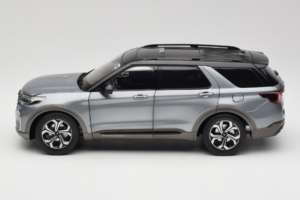 Ford Explorer Grau OEM 1:18 FORD2020 Metall – Bild 4 von 8