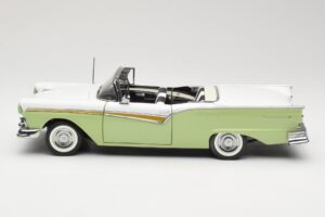 Ford Fairlane Skyliner Grün & Weiss Sun Star 1:18 FORD003 Metall – Bild 5 von 9