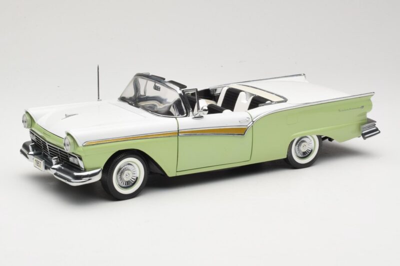 Ford Fairlane Skyliner Grün & Weiss Sun Star 1:18 FORD003 Metall