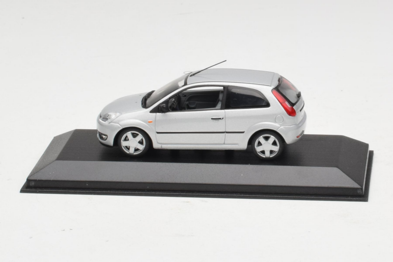 Ford Fiesta Mk5 2-Door Silber Minichamps 1:43 FIESTA003 Metall