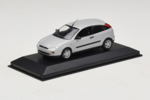 Ford Focus Mk1 3-Door Silber Minichamps 1:43 FOCUS005 Metall – Bild 2 von 5