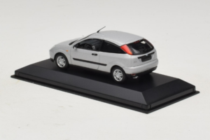 Ford Focus Mk1 3-Door Silber Minichamps 1:43 FOCUS005 Metall – Bild 3 von 5