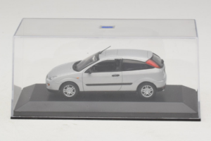 Ford Focus Mk1 3-Door Silber Minichamps 1:43 FOCUS005 Metall – Bild 4 von 5