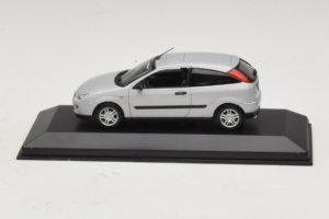 Ford Focus Mk1 3-Door Silber Minichamps 1:43 FOCUS005 Metall