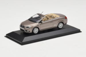 Ford Focus Mk2 CC Grau Minichamps 1:43 FORD005 Metall – Bild 2 von 4