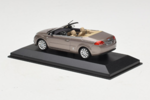 Ford Focus Mk2 CC Grau Minichamps 1:43 FORD005 Metall – Bild 3 von 4