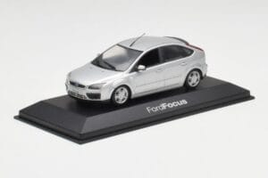 Ford Focus Mk2 Moondust Silber Minichamps 1:43 FOCUS002 Metall – Bild 2 von 4