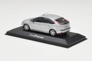 Ford Focus Mk2 Moondust Silber Minichamps 1:43 FOCUS002 Metall – Bild 3 von 4