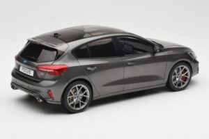 Ford Focus ST Mk4 Grau MCG 1:18 MCG18454 Metall – Bild 2 von 6