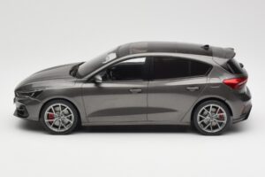 Ford Focus ST Mk4 Grau MCG 1:18 MCG18454 Metall – Bild 3 von 6