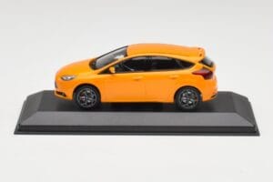 Ford Focus ST Mk3 Tangerine Scream Minichamps 1:43 FOCUS001 Metall