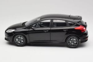 Ford Focus ST Mk2 Panther Black Metallic Minichamps 1:18 110082000 Metall – Bild 4 von 8