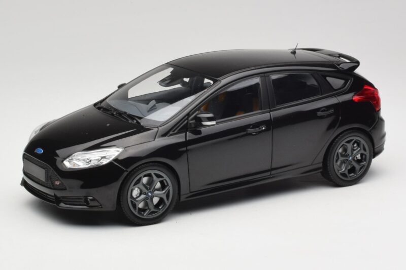 Ford Focus ST Mk2 Panther Black Metallic Minichamps 1:18 110082000 Metall