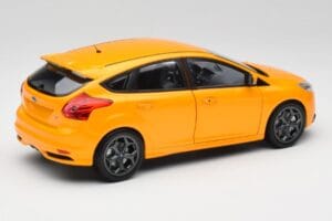 Ford Focus ST Mk2 Tangerine Scream Minichamps 1:18 110082005 Metall – Bild 3 von 8