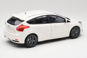 Ford Focus ST Mk2 Weiss Minichamps 1:18 110082004 Metall – Bild 3 von 8