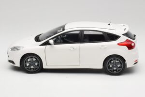 Ford Focus ST Mk2 Weiss Minichamps 1:18 110082004 Metall – Bild 4 von 8