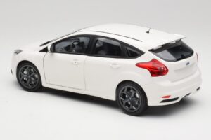 Ford Focus ST Mk2 Weiss Minichamps 1:18 110082004 Metall – Bild 7 von 8