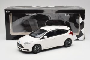 Ford Focus ST Mk2 Weiss Minichamps 1:18 110082004 Metall – Bild 8 von 8