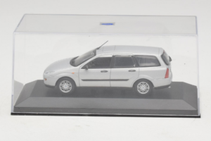 Ford Focus Mk1 Turnier Silber Minichamps 1:43 FOCUS004 Metall – Bild 4 von 5