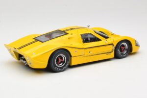 Ford GT40 Mk IV Gelb 1967 Shelby Collectibles 1:18 31414S Metall – Bild 3 von 8
